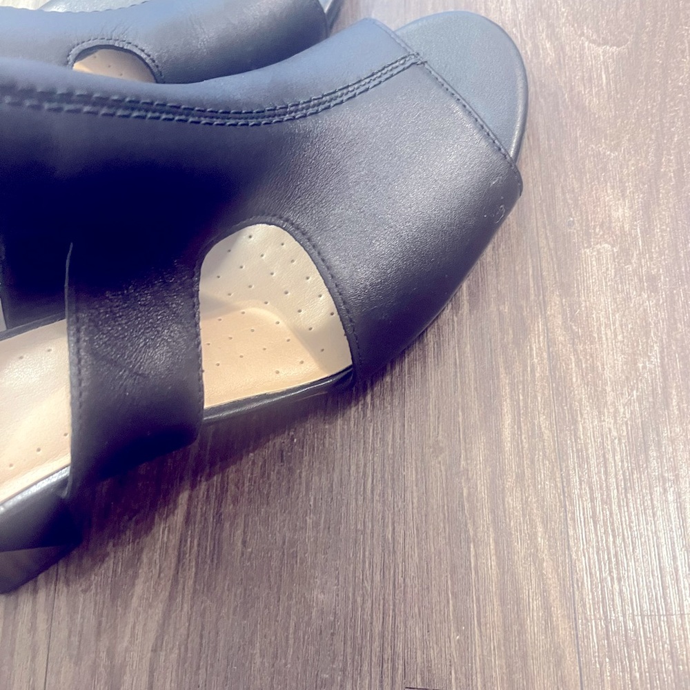 EUC Clarks Collection Leather Heeled Sandals Deva Heidi Black 8M worn twice only